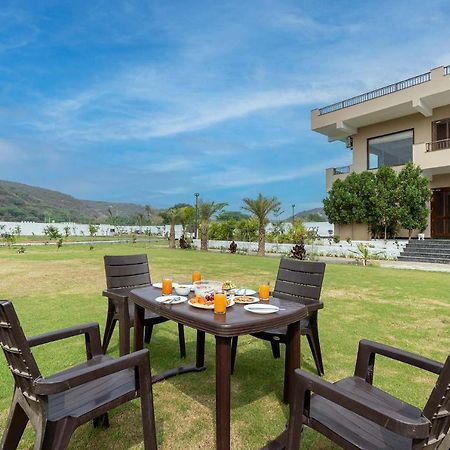 Brookvale Manor By Stayvista - Private Pool Haven With Endless Views & Indoor Fun Sohna エクステリア 写真