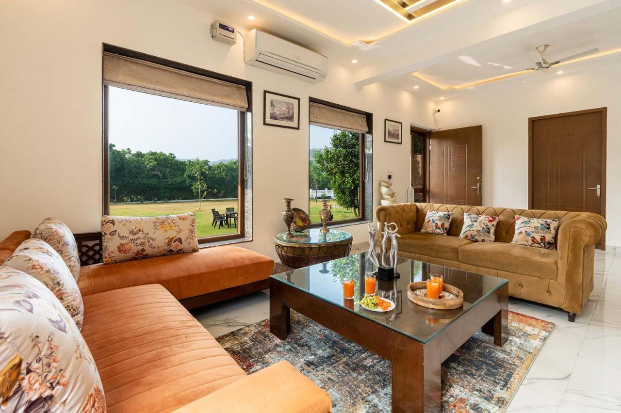 Brookvale Manor By Stayvista - Private Pool Haven With Endless Views & Indoor Fun Sohna エクステリア 写真