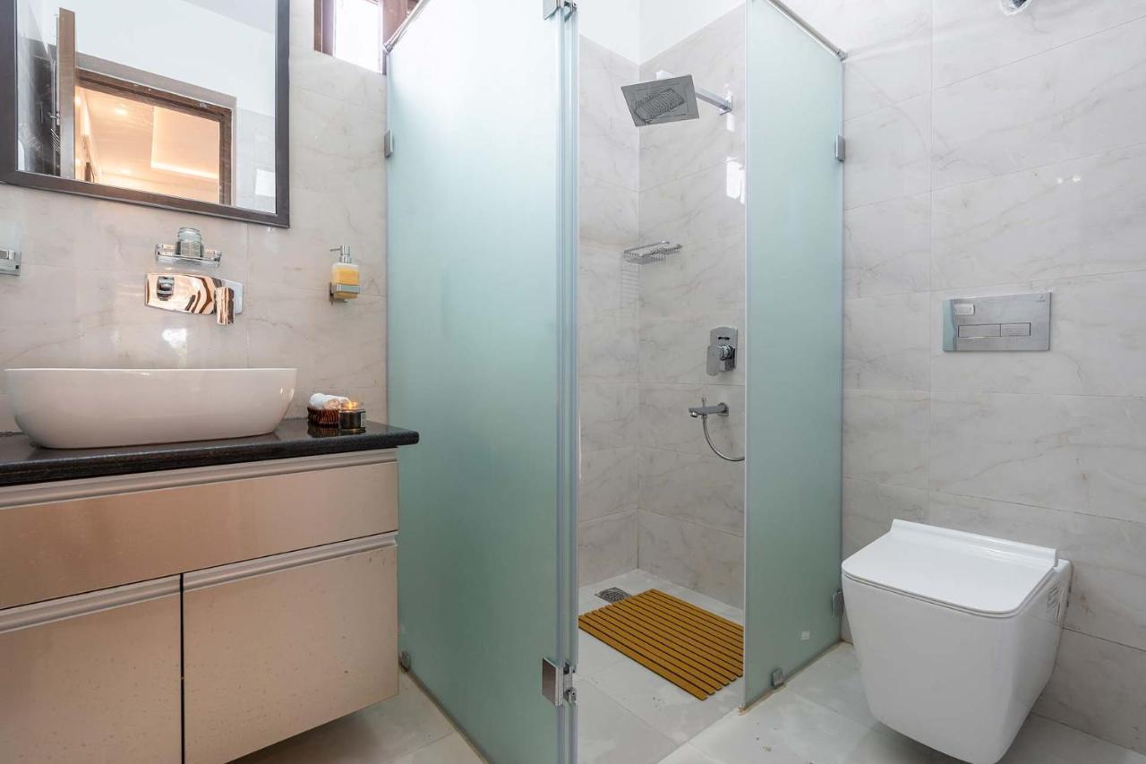 Brookvale Manor By Stayvista - Private Pool Haven With Endless Views & Indoor Fun Sohna エクステリア 写真