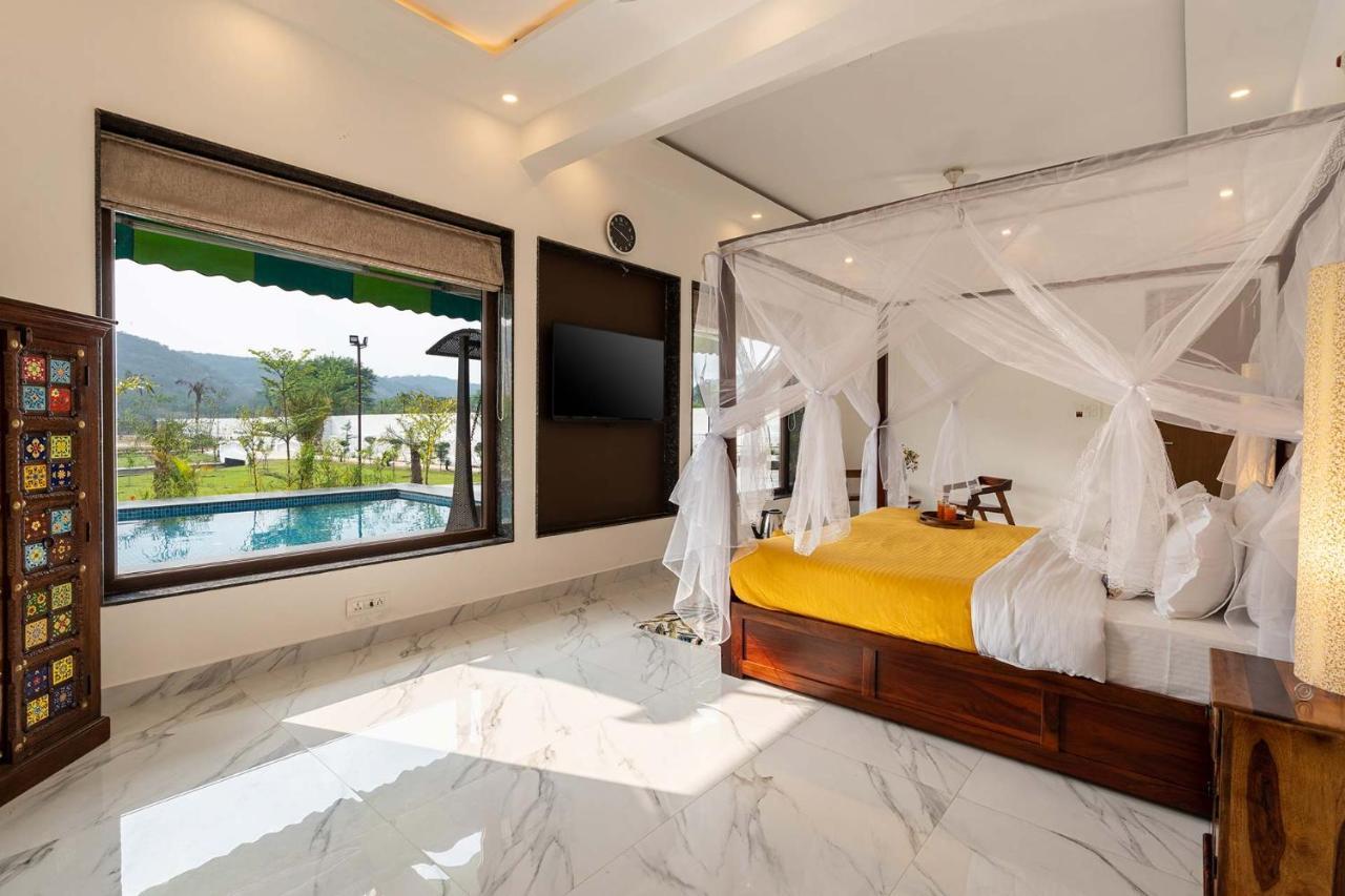 Brookvale Manor By Stayvista - Private Pool Haven With Endless Views & Indoor Fun Sohna エクステリア 写真
