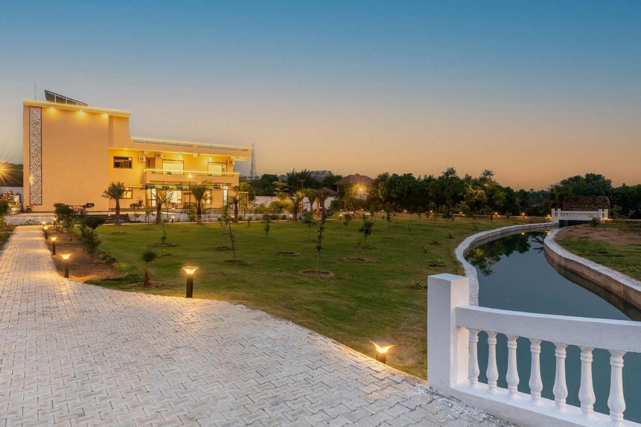 Brookvale Manor By Stayvista - Private Pool Haven With Endless Views & Indoor Fun Sohna エクステリア 写真