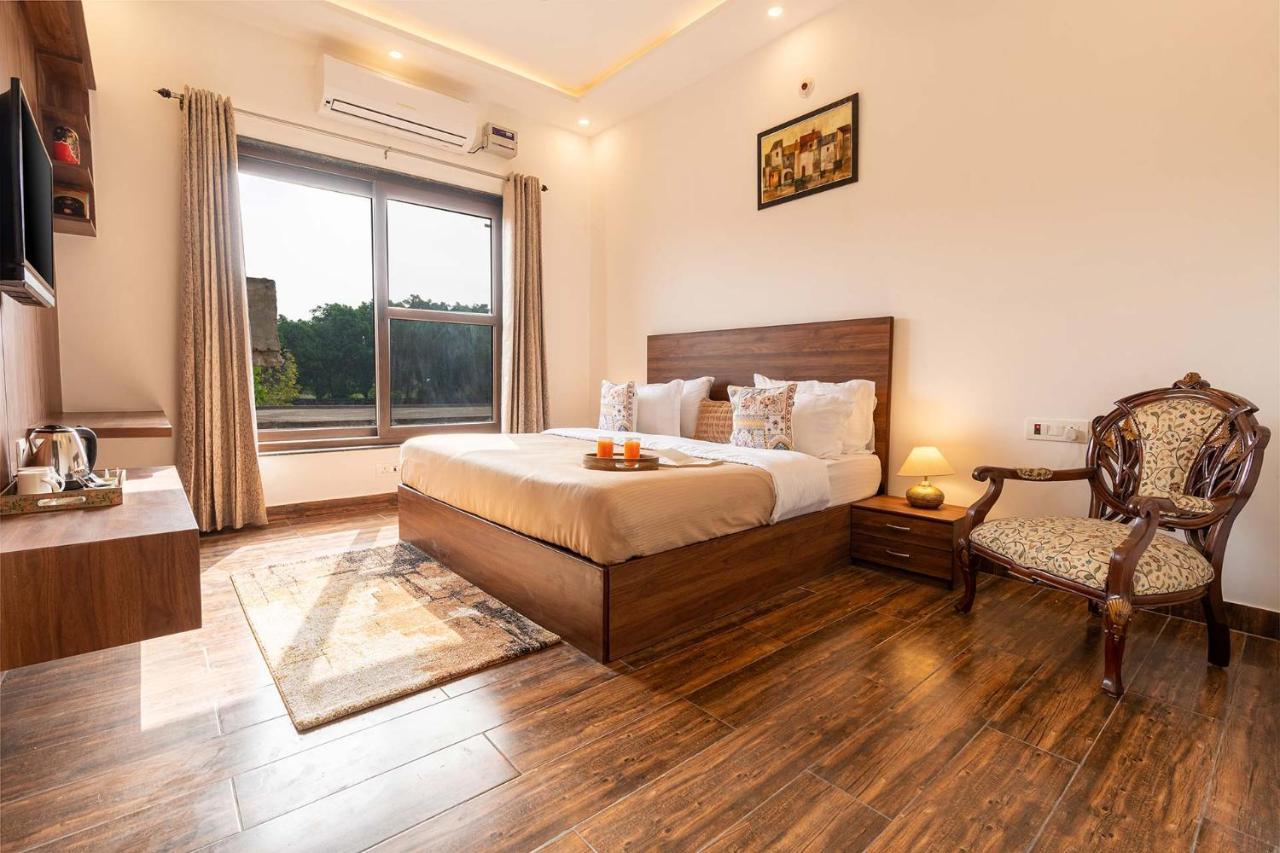 Brookvale Manor By Stayvista - Private Pool Haven With Endless Views & Indoor Fun Sohna エクステリア 写真